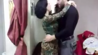 زوجة أم عربية خائنة تأخذ تدكية قوية من عشيقها