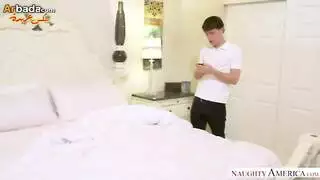 جسد سارة الجاهز للإثارة في الحركة