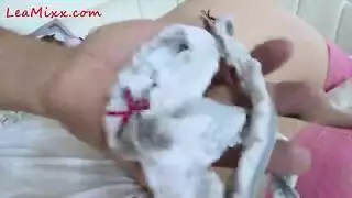 رغبة محرمة: الأخ ينيك أخته بعد إثارة التلصص
