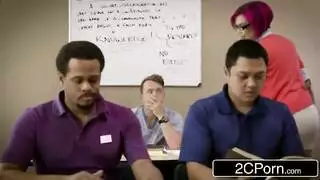 معلمة حمراء تنيك تلميذها بقوة في فصل بورن