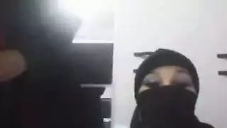 فيلم سكس تركي طويل: نساء محجبات يستكشفن رغبات مثلية