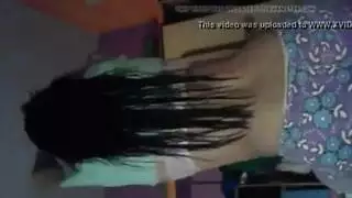 جمال شبابي بفرج بدائي متدفق