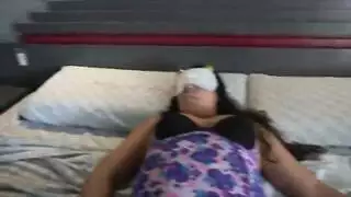 مؤامرة xxx: الابن ينتهز اللحظة مع الأم السكرانة غير المدركة