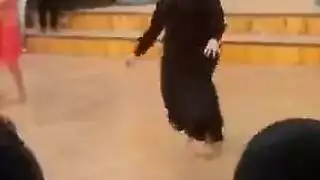 رقص عاري علني: مصريات مثيرات تمارس الجنس في الحديقة