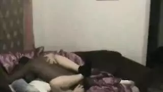 أرنبة ثلج بيضاء تتعرض للبلاكيد في جنس عنيف برحلة تزلج