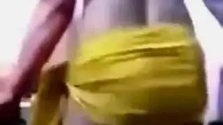 استعراض البكيني للهاوي العراقية يؤدي إلى مداعبة مهبلية