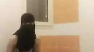 إثارة محجبات: هذه البنات المحجبات تحب الجنس الشرجي العنيف