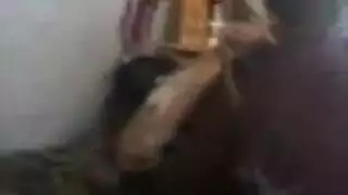 مشهد إباحي: عراقية ساخنة محجبة تمص وتنك مثل محترفة