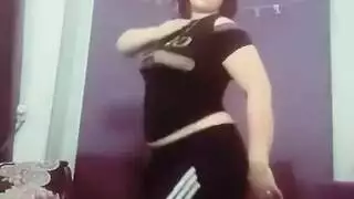 راقصة بطن فاضحة تُمارس الجنس بعد العرض