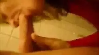 امرأة ممتلئة يتم اشباعها بقضيب أسود ضخم في علاقة جماعية صريحة