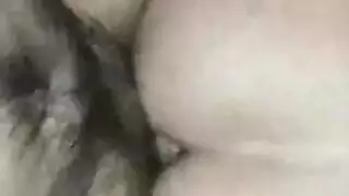 مضيفة طيران سكرانة تُمارس الجنس بقوة في مرحاض الطائرة الضيق