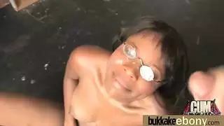 جلسة لعق مؤخرة سحاقية مع فتيات مثيرات