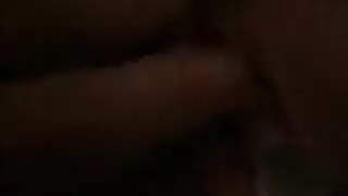 تُلمس وتُغطى من الرأس إلى القدمين من قبل رجلين