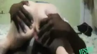 نيك بيضاء مثل الحليب من فحل اسود