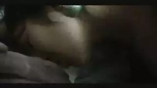 عاهرة آسيوية تستنزف القضيب في مشهد بورنو صريح