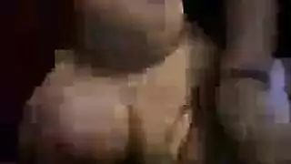 ثعلبة سمراء تظهر فنونها الجنسية في فيلم إباحي