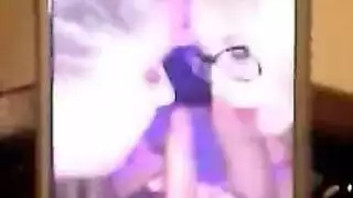 السمراء الشابة تمتلئ فتحاتها كل يوم