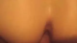 عاهرة الميجابايت تأخذ زبًا ضخمًا في كل ثقب