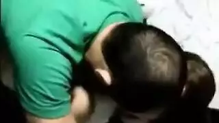 مراهق يمارس الجنس بقوة في مؤخرة العاهرة