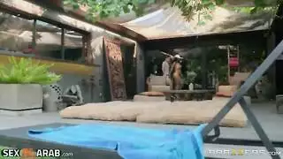 ليزا آن تمص وتركب قضيب جوردي القاسي