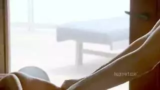 نجمة أفلام اليابانية للكبار ذات أثداء ضخمة تقدم تدليكًا للمهبل