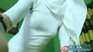 الأميرة العربية تتفجر على الكاميرا المباشرة عارية تمامًا وكلام جنسي