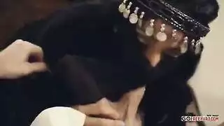 العاهرة المحجبة نادية علي تأخذ قضيب الأمير العربي الصلب