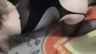 رجل مصري يهيمن على امرأة عراقية في فيلم نيك إباحي