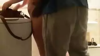 المراهقة الممحونة تريد ان تجرب القذف في الداخل