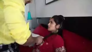 زوجة هندية تئن بصوت عال في شريط جنس مسرب لزوجها